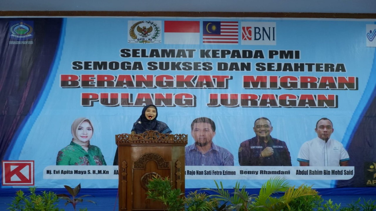 Gubernur NTB, Zulkieflimansyah dan Wakil Gubernur, Sitti Rohmi Djalilah melepas secara resmi 240 Pekerja Migran Indonesia (PMI) NTB ke Perusahaan Sawit Boustead Plantation Berhad di Malaysia. Foto (Istimewa)