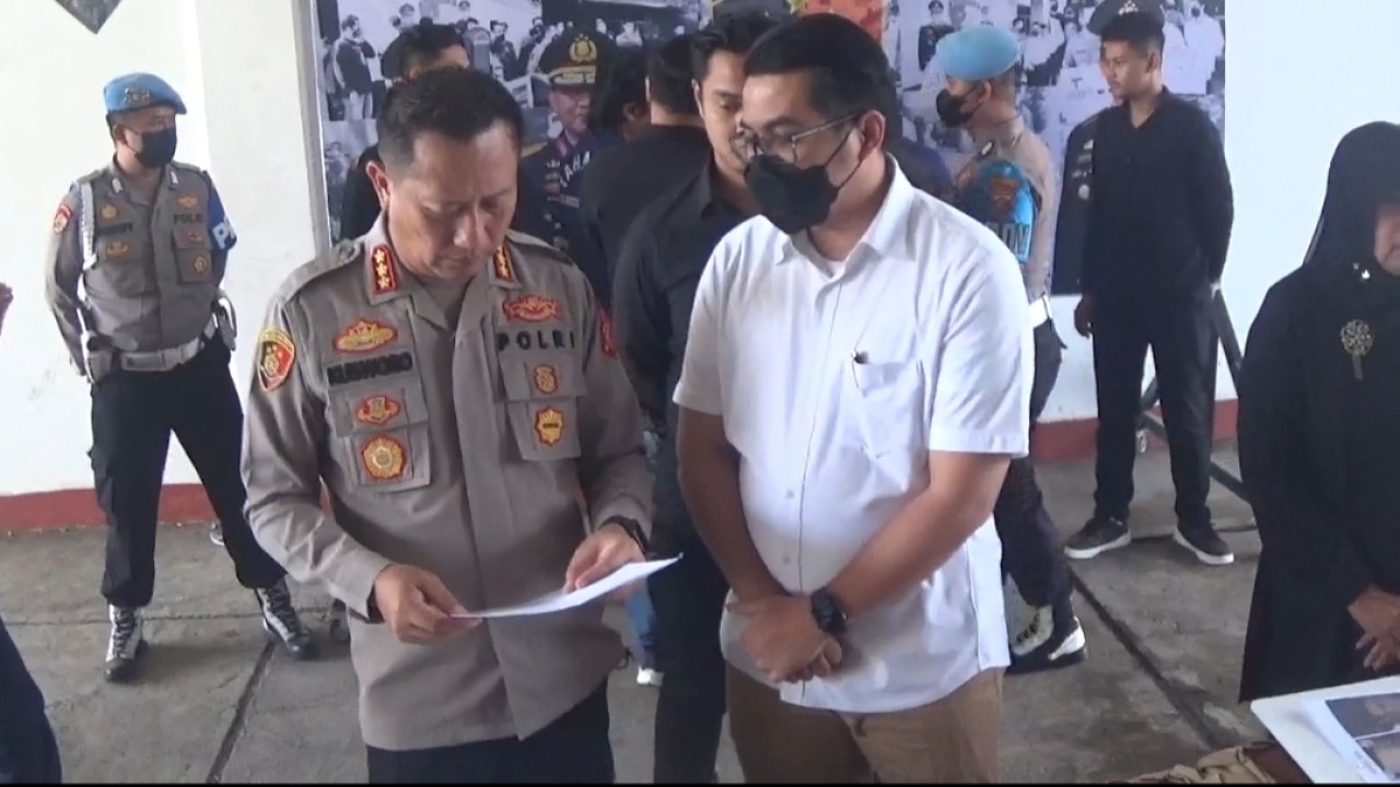 Kapolresta Bandung bersama kasat Reskrim Polresta Bandung.