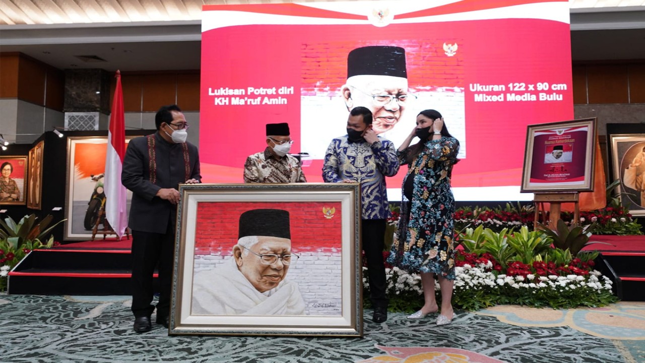 Pameran lukisan di Puri Agung Grand Sahid Jaya Hotel Jl Sudirman Jakarta.