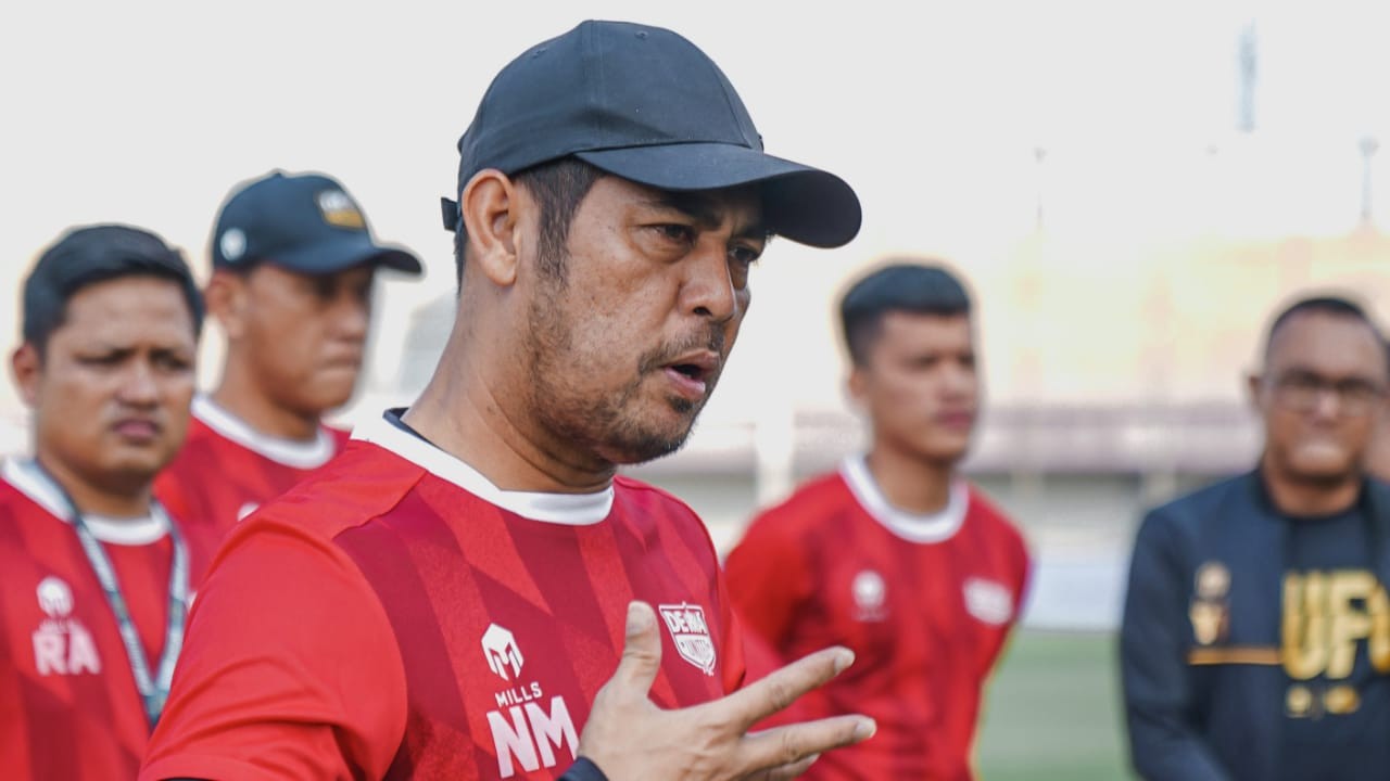 Pelatih kepala Dewa United FC, Nil Maizar