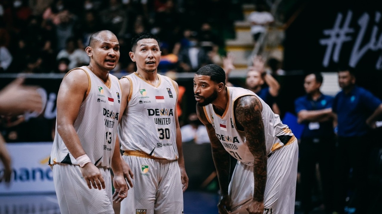 Pemain Dewa United Surabaya