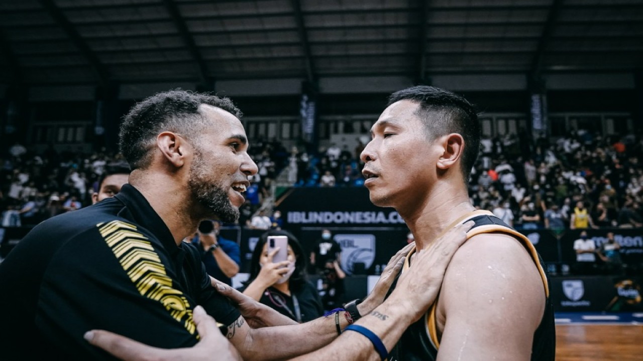 Pemain senior Dewa United Surabaya