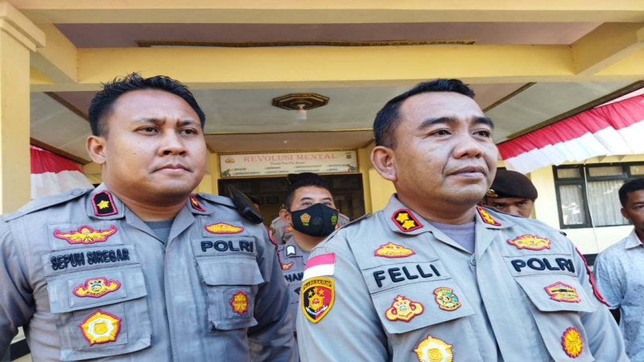 Kapolres Manggarai Barat, AKBP. Felli Hermanto saat menggelar konferensi pers terkait situasi kamtibmas di Wilayah Hukum Polres Mabar. Foto (Istimewa)