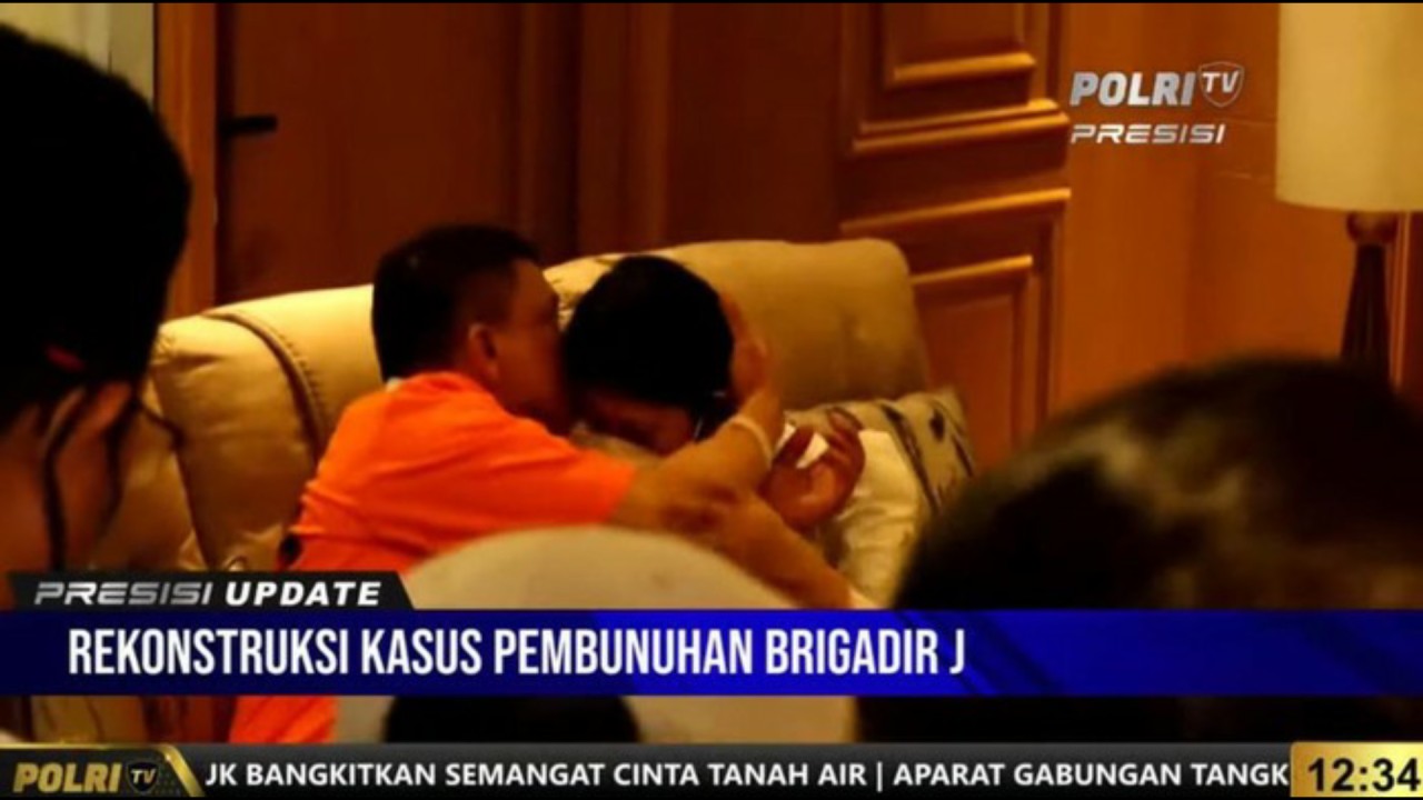 Sambo saat peluk dan cium Putri.