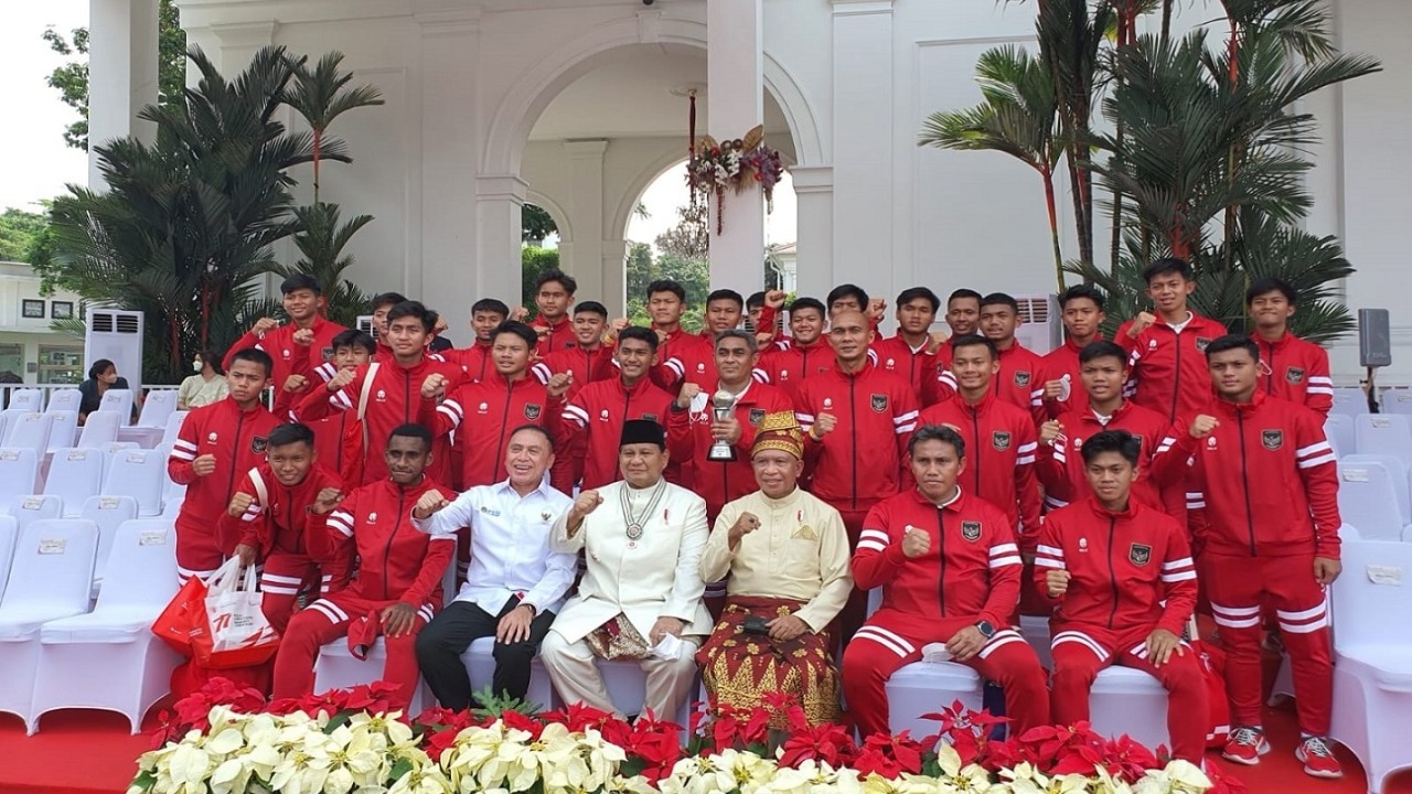 Timnas U-16 usai upacara bendera di Istana Negara