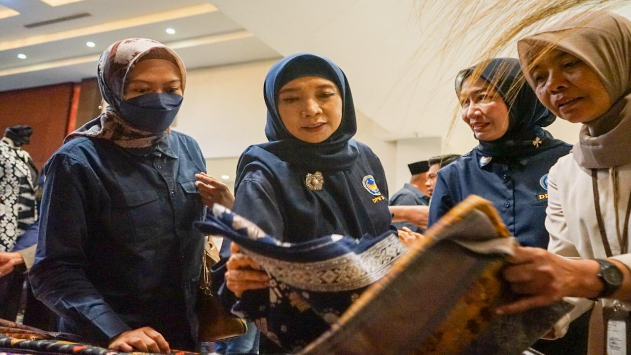 Wakil Gubernur NTB, Sitti Rohmi Djalilah menghadiri acara pelantikan Dewan Pimpinan Wilayah (DPW) Gerakan Restorasi Pedagang dan UMKM (GARPU) Provinsi NTB periode 2022- 2026. Foto (Istimewa)