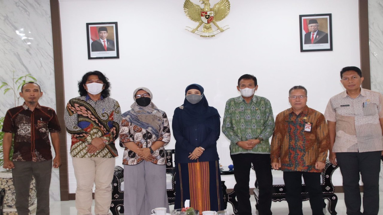 Wagub NTB, Sitti Rohmi Djalilah saat menerima audiensi dari United Nations Development Programme (UNDP) PETRA di Aula Pendopo Wagub, Kamis (18/7/2022). Foto (Istimewa)