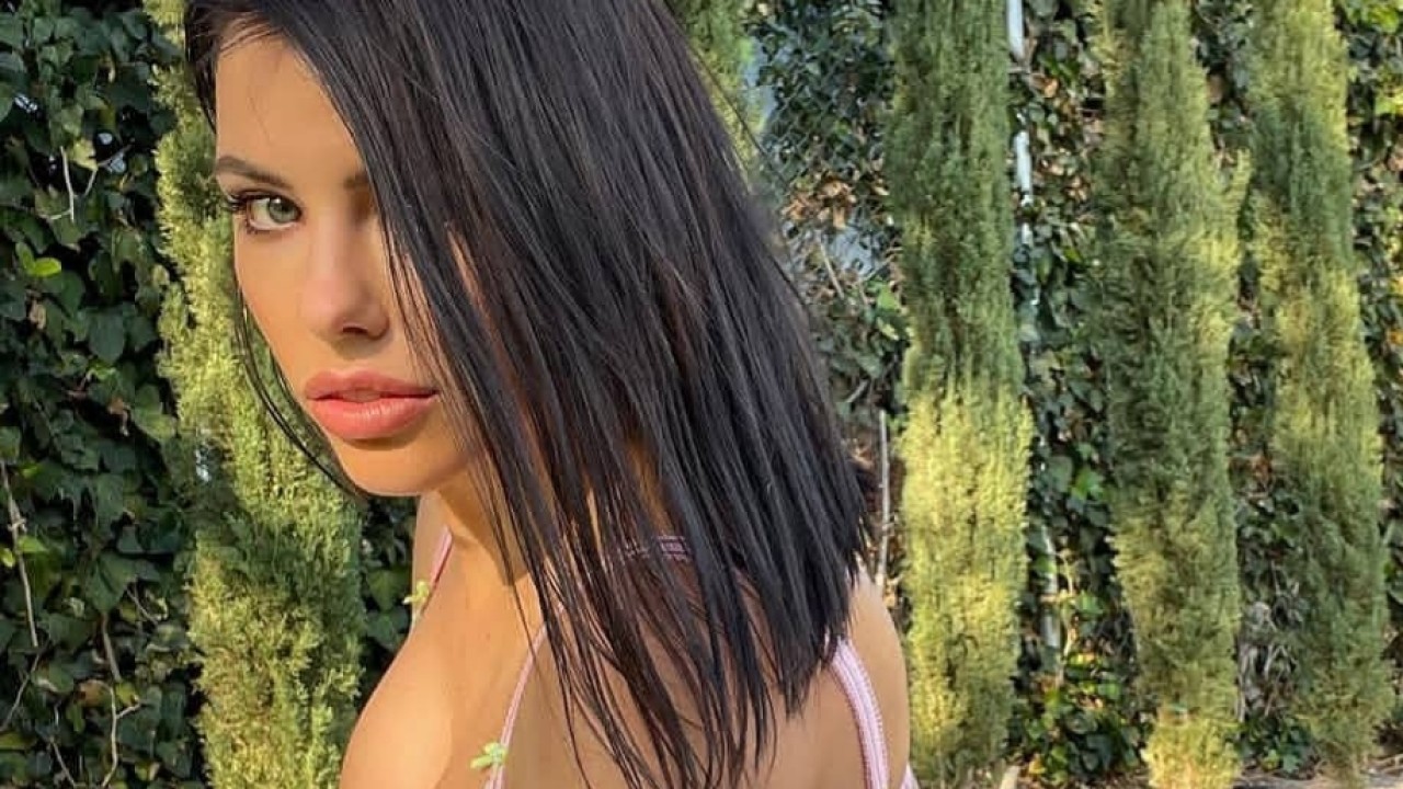 Adriana Chechik/Instagram