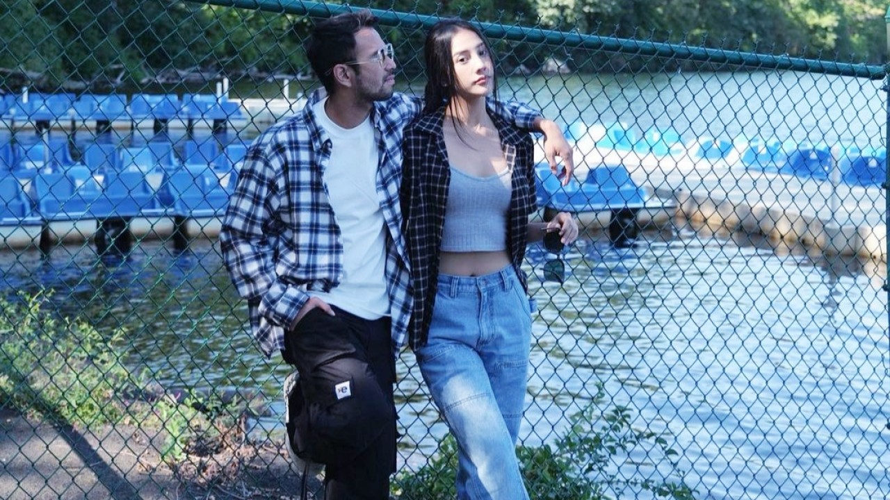 Anya Geraldine dirangkul Raffi Ahmad/Instagram