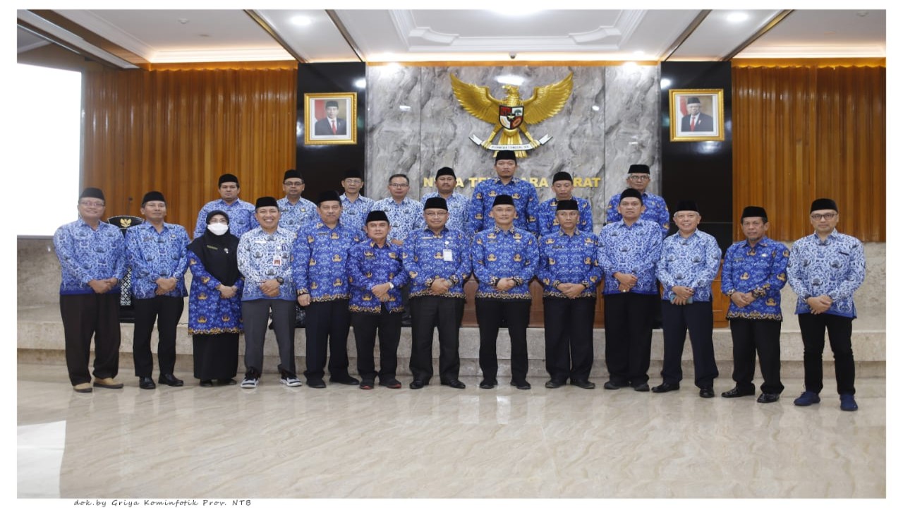 Sekretaris daerah Provinsi NTB,  Lalu Gita Ariadi  resmi dikukuhkan sebagai Ketua Dewan Pengurus Korpri NTB masa bhakti 2022-2027. Foto (Istimewa)