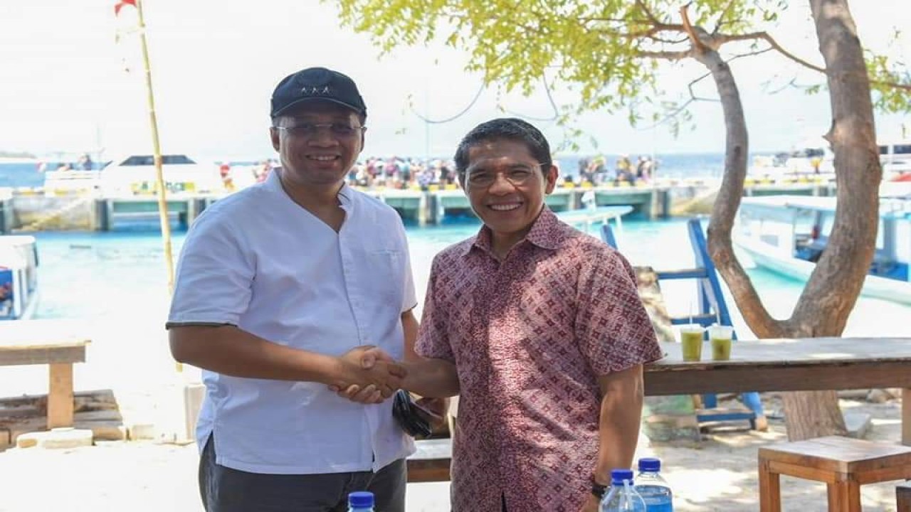 Gubernur NTB, Zukiflimansyah berpose bersama Menteri Pendidikan Singapura,Mahmud Maliki. Foto (Istimewa)