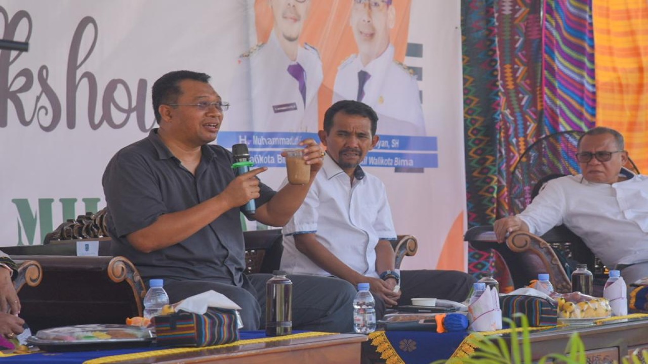 Talkshow Industrialisasi di halaman museum ASI Mbojo, Kota Bima, Rabu (14/9/2022). Foto (Istimewa)