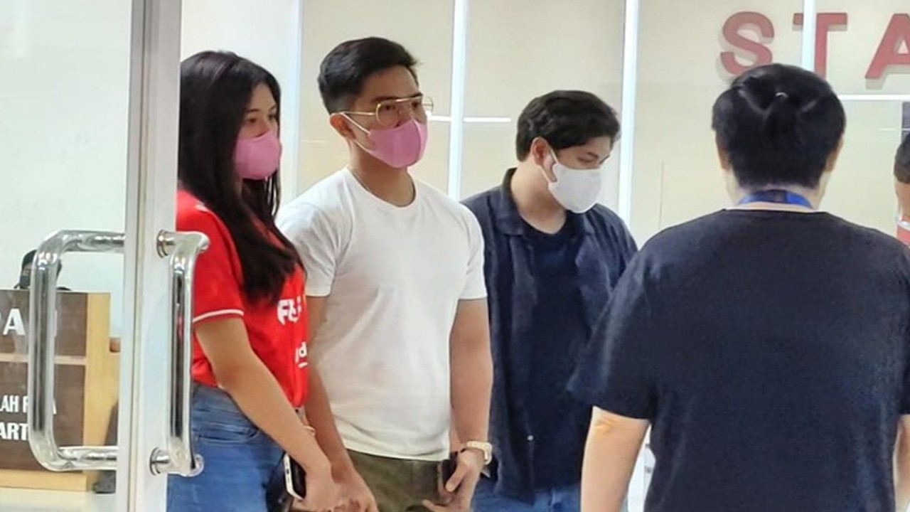 Kaesang dan Erina Gudono di Stadion Manahan Solo, Sabtu (3/9/2022). (Foto: Istimewa)