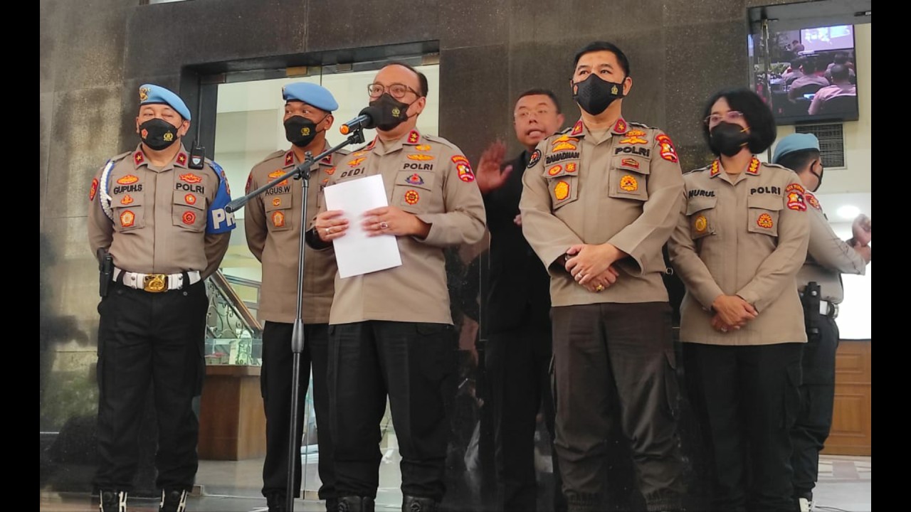 Konferensi pers Mabes Polri.