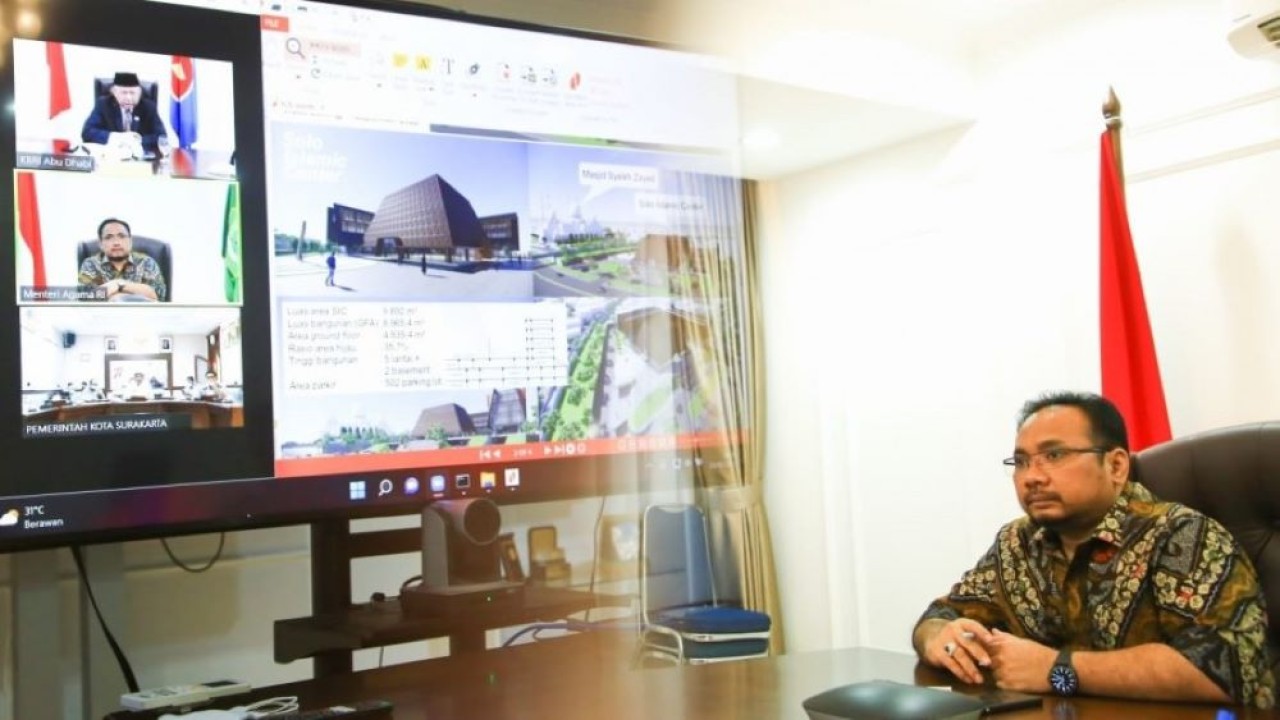 Menag Yaqut Cholil Qoumas menggelar pertemuan dengan Dubes RI untuk Persatuan Emirat Arab (UEA), H.E. Husin Bagis membahas persiapan peresmian Masjid Sheikh Zayed dan pembangunan Islamic Center Solo di Surakarta, Jawa Tengah (Jateng). (Kemenag)