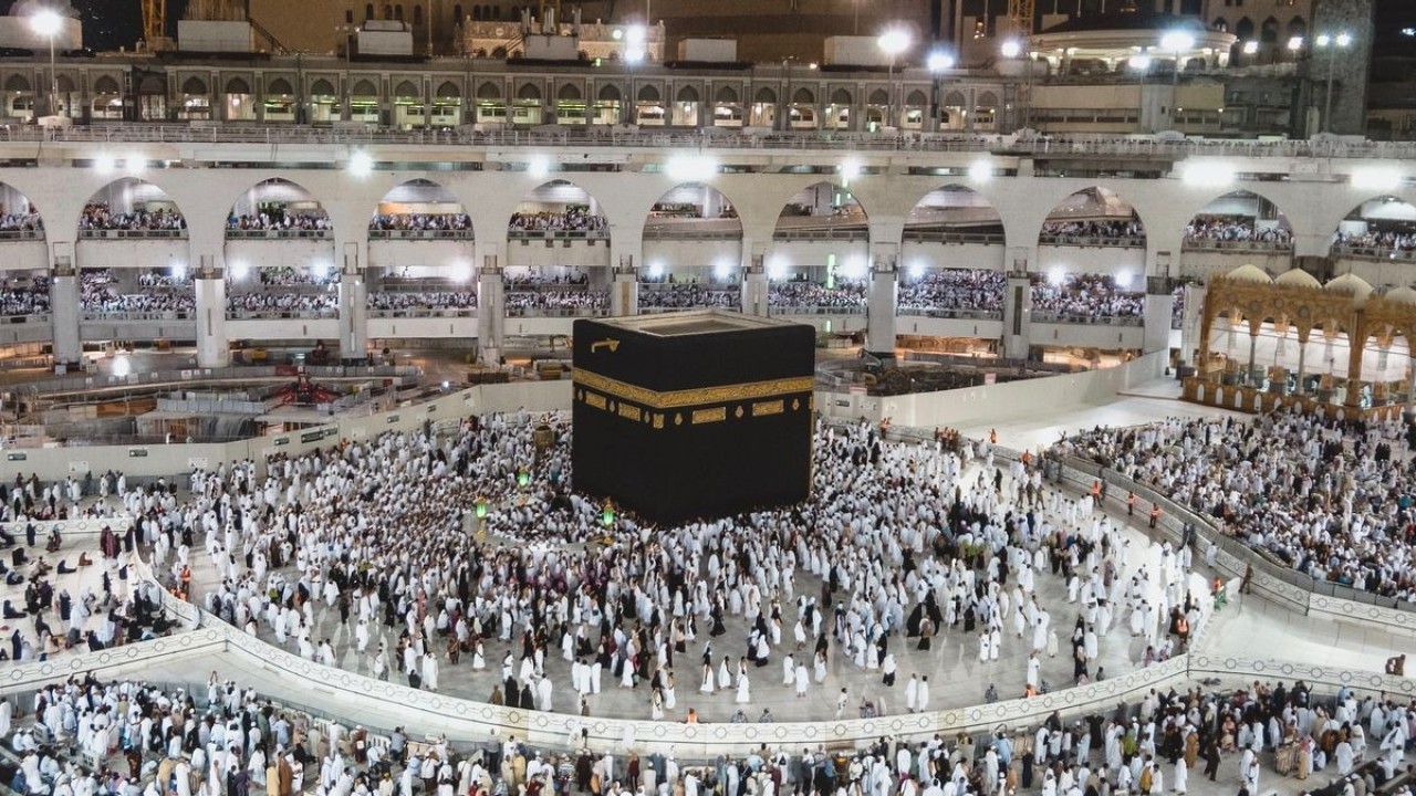 Para jemaah sedang melaksanakan ibadah umrah/ist