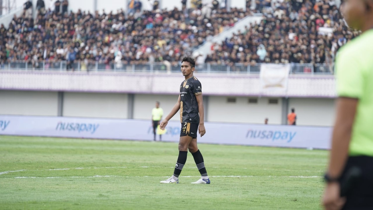 Pemain belakang Dewa United FC, Mochamad Zaenuri