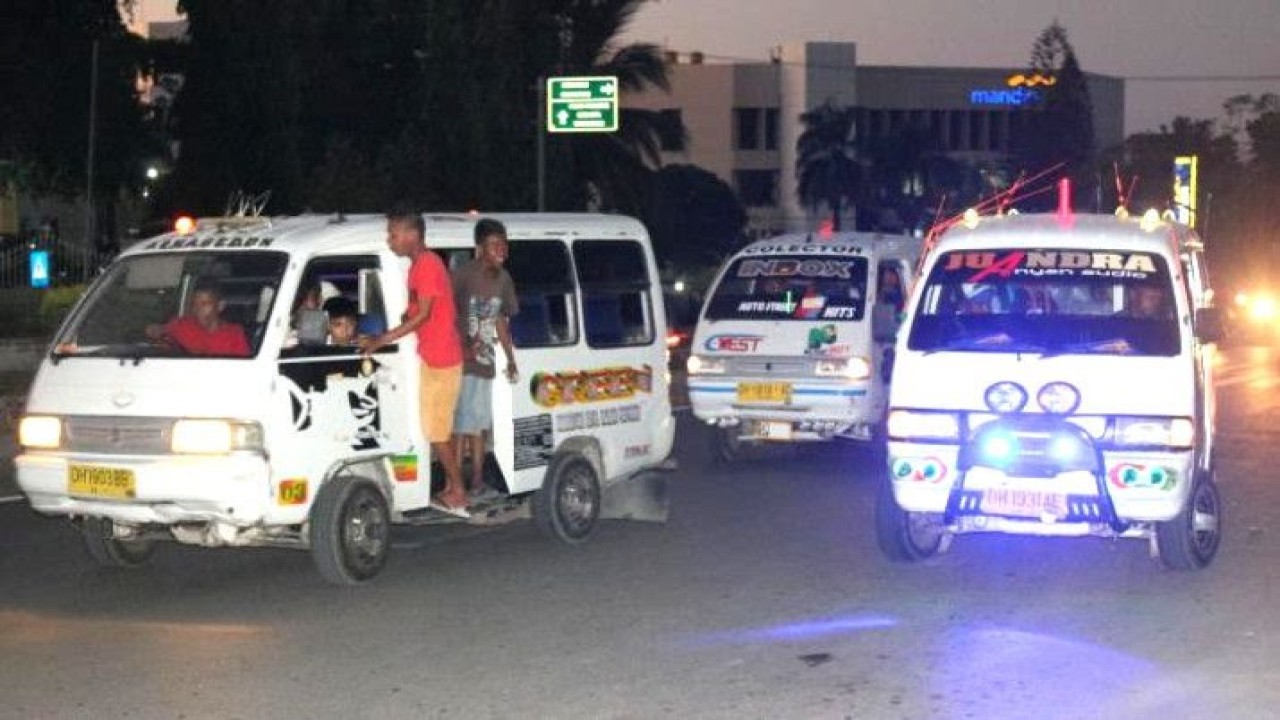 Angkutan umum di Kota Kupang. Foto (Istimewa)