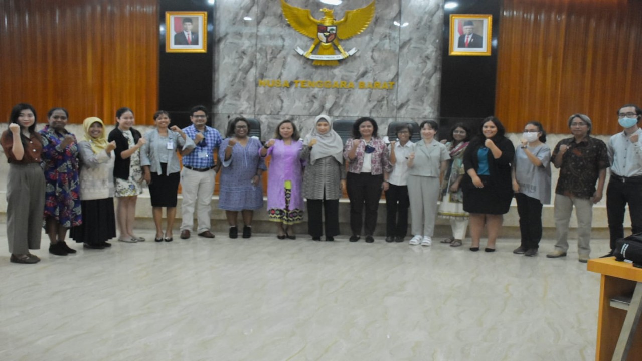 Dalam rangka memerangi isu perkawinan anak, Pemprov NTB teken MoU dengan Yayasan Plan Indonesia pada  Kamis (1/9/2022). Foto (Istimewa)