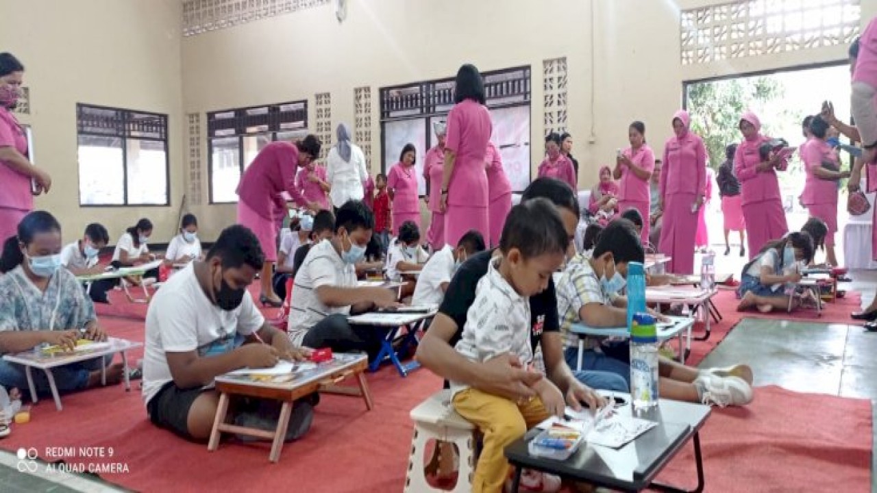 Meriahkan HKGB ke-70, Bhayangkari Cabang Manggarai Barat, Polda NTT menggelar lomba mewarnai untuk Anak usia Sekolah Dasar dan menggambar untuk anak usia Sekolah Menengah di Gedung Kemala Bhayangkari Polres Mabar, Sabtu (24/9/2022). Foto (Istimewa)