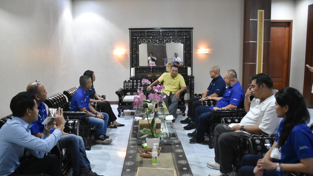 Gubernur NTB, Zulkieflimansyah saatsilahturahmi bersama ITDC di Ruang Tamu Utama Kantor Gubernur, Rabu (7/9/2022). Foto (Istimewa)