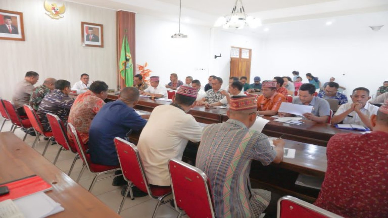 Rapat Koordinasi (Rakor ) Persiapan Pilkades Serentak Tahun 2022 Tingkat Kabupaten Manggarai Barat di Ruang Rapat Bupati Manggarai Barat, Jumat (23/9/2022). Foto (Istimewa)