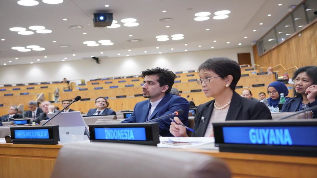 Menlu Retno Marsudi mengingatkan para Menlu OKI dalam pertemuan tahunan di New York, AS, pada Kamis (22/9/2022), bahwa dunia Islam sedang menghadapi tantangan kompleks. (Kemenlu)