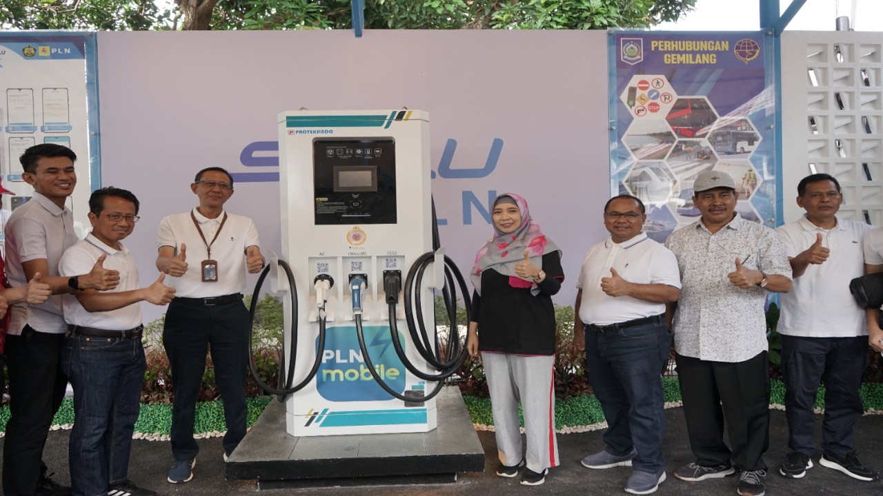 Wakil Gubernur NTB, Sitti Rohmi Djalilah menghadiri Kegiatan Peringatan Hari Perhubungan Nasional Tahun 2022 dan Peresmian Stasiun Pengisian Kendaraan Listrik Umum (SPKLU), Jumat (16/9/2022). Foto (Istimewa)