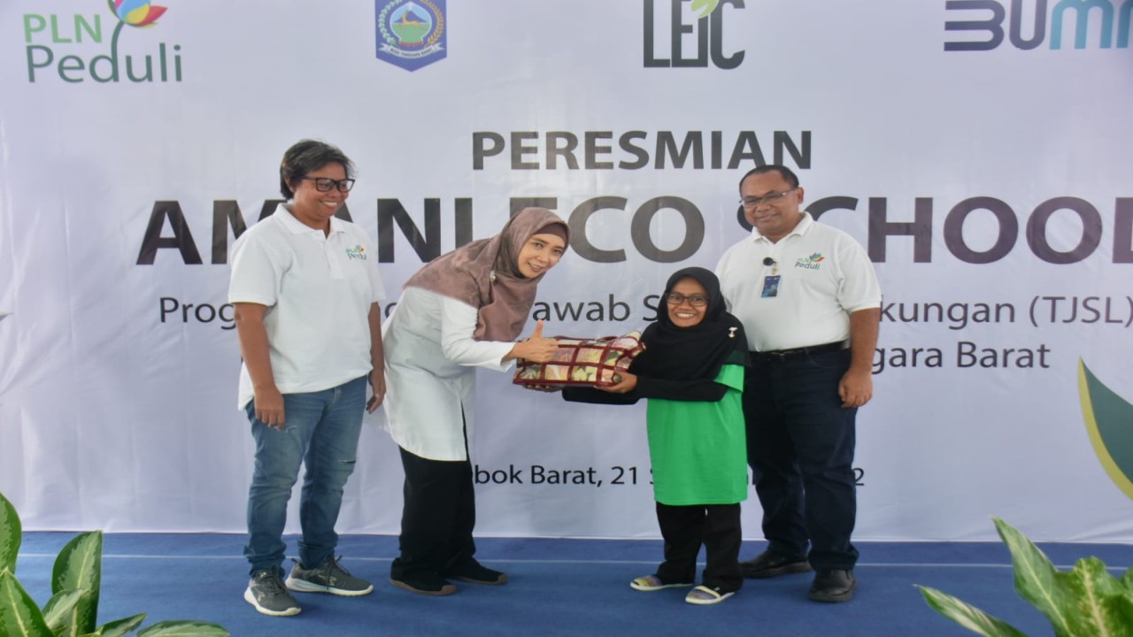 Wakil Gubernur NTB, Sitti Rohmi Djalilah saat peresmian Amani Eco School yang berlangsung di Dusun Ketapang, Desa Gegerung, Kecamatan Lingsar, Lombok Barat, Rabu (21/9/2022). Foto (Istimewa)