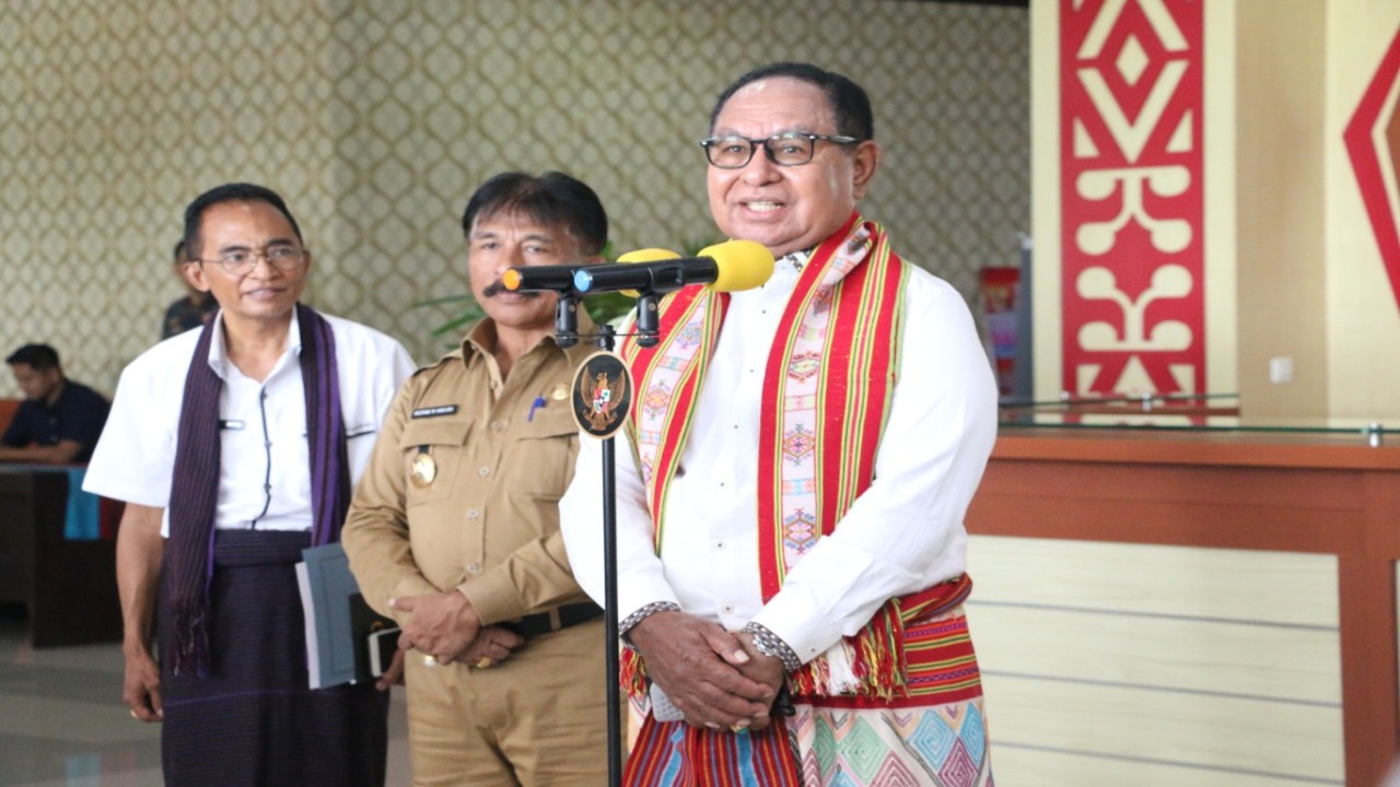 Wakil Gubernur NTT, Josef Nae Soi saat menggelar konferensi pers terkait penetapan Provinsi NTT dan NTB sebagai Tuan Rumah bersama PON XXII Tahun 2028 . Foto (Istimewa)