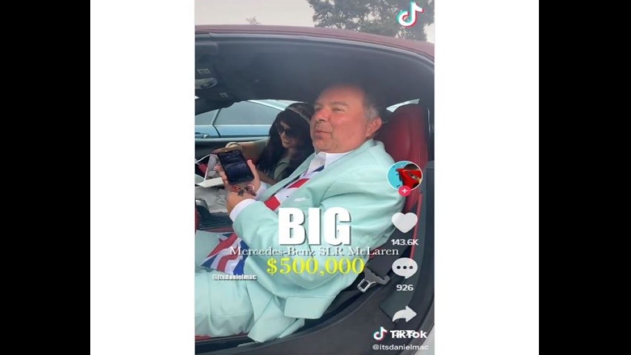 Vice President of Procurement Apple, Tony Blevins dipecat dari perusahaan setelah video wawancaranya viral di TikTok. (Tangkapan layar)