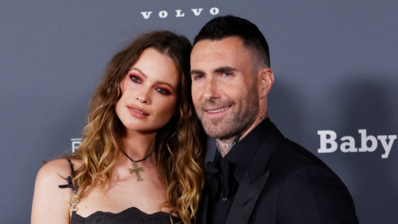 Behati Prinsloo dan Adam Levine/net