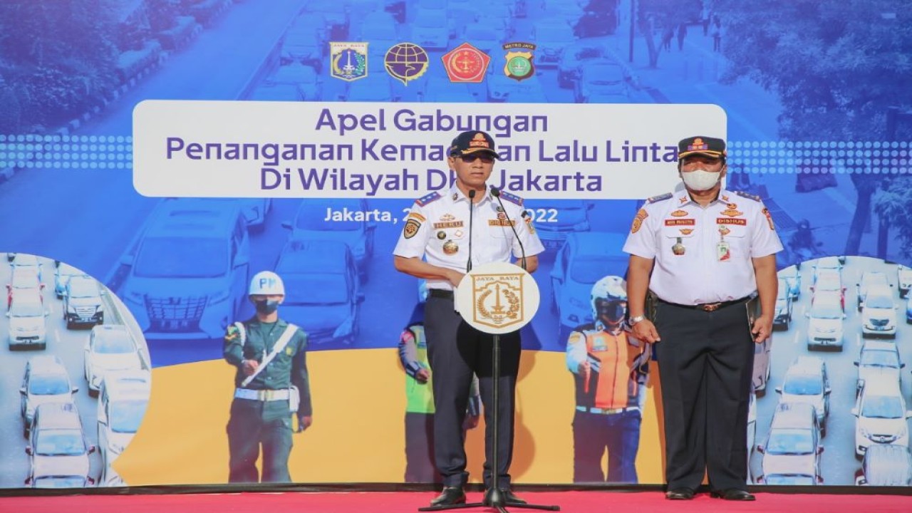 Penjabat (Pj) Gubernur Heru Budi Hartono memimpin apel bersama jajaran Forkopimda DKI serta seluruh jajaran Pemprov DKI di Lapangan Monas, Jakarta Pusat (Jakpus), pada Senin (24/10/2022).  (Istimewa/PPID DKI Jakarta)