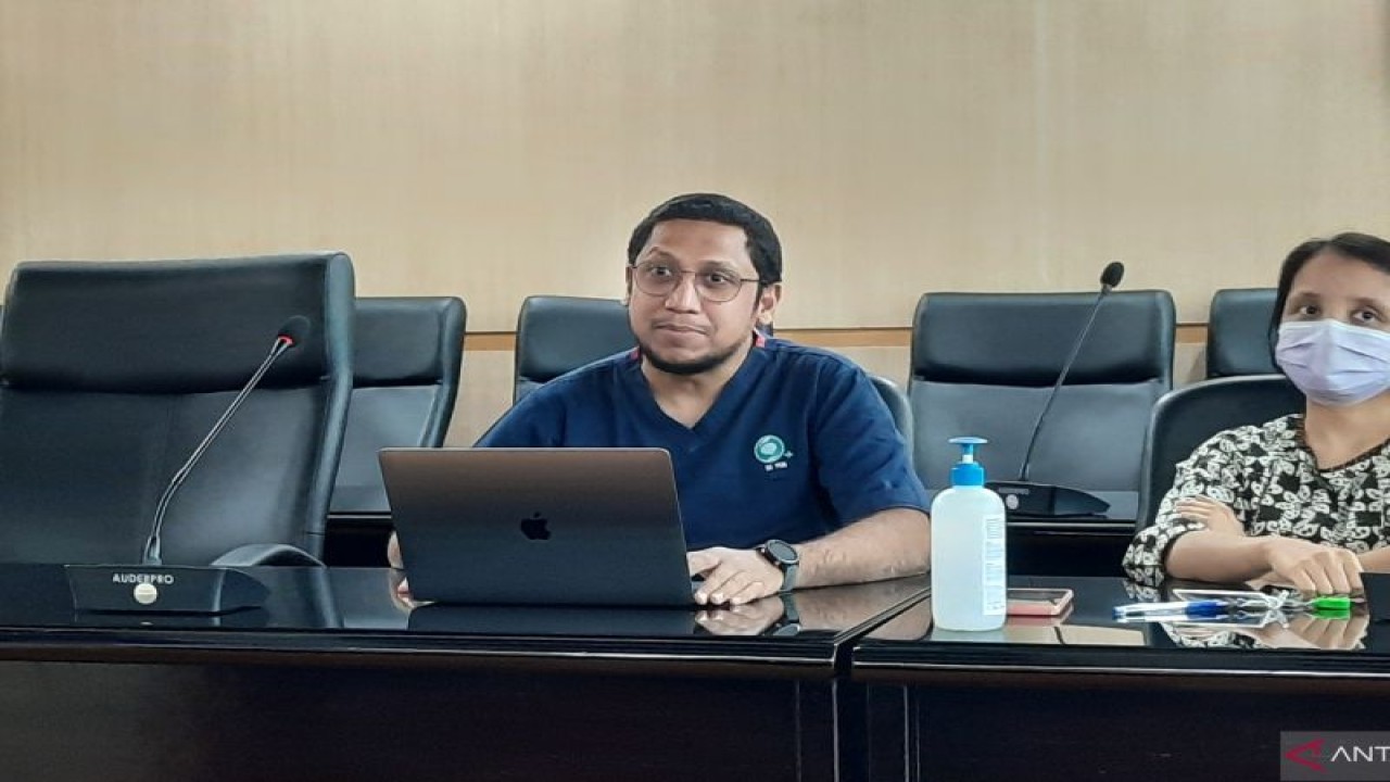 Dokter Spesialis bedah saraf khusus stroke dr. Abrar Arham Sp.BS dalam diskusi "Setiap Menit Berharga, SEGERA KE RS" di RS Pusat Otak Nasional Jakarta, Jumat (28/10/2022). ANTARA/Fitra Ashari