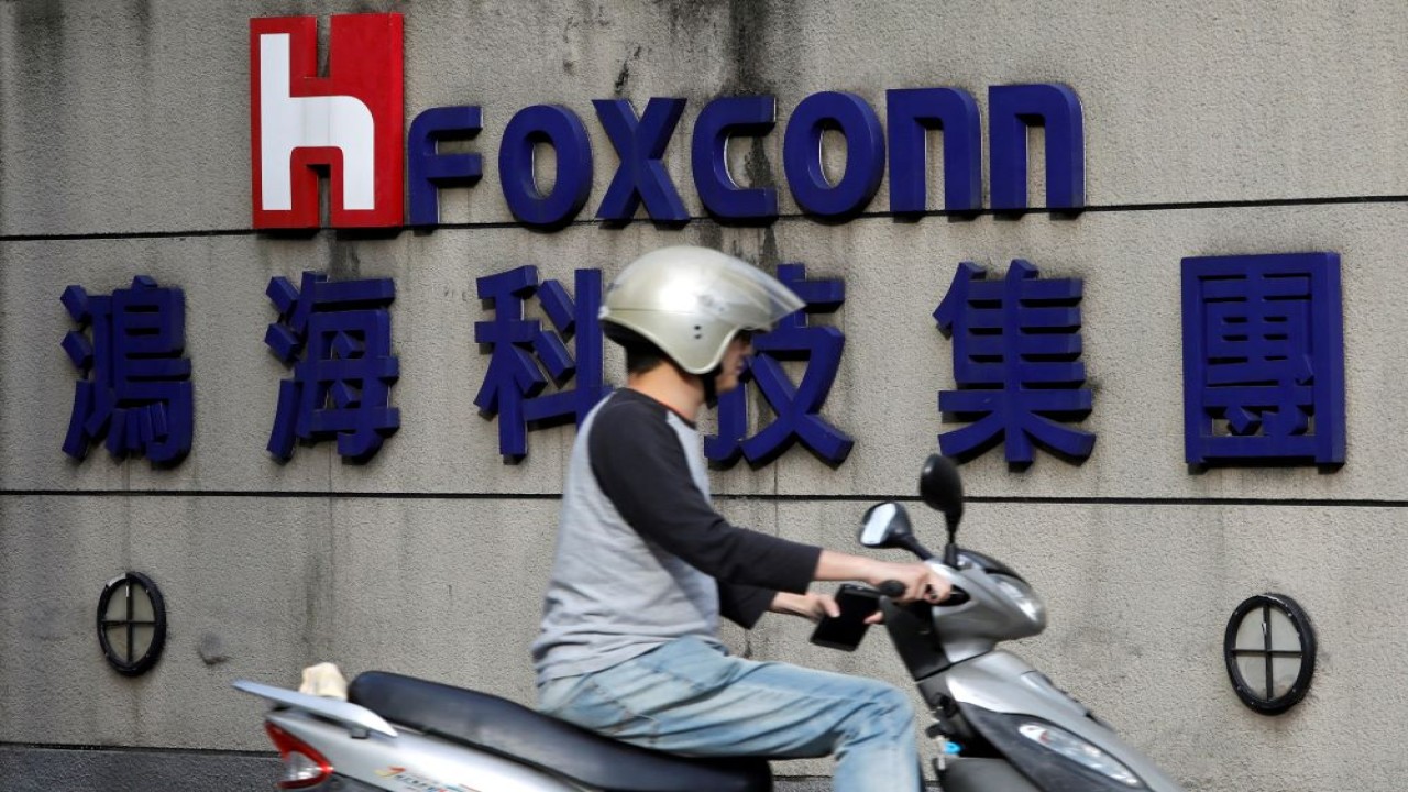 Pengiriman iPhone terganggu kebijakan Covid-19 di Foxconn. (Reuters)