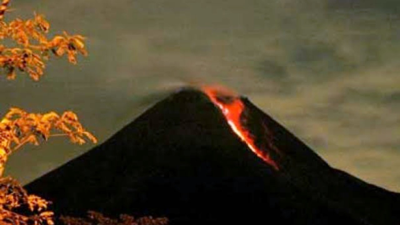 Gunung Merapi keluarkan guguran lava/net