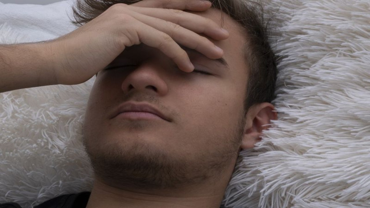 Ilustrasi seorang pasien demam berdarah dengue alami kelelahan (Pixabay)