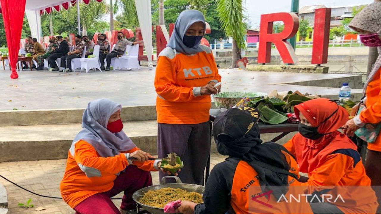 Simulasi dapur umum dari salah satu Kampung Tangguh Bencana (KTB) di Yogyakarta saat penanganan bencana (12/10/2020) (FOTO ANTARA/Eka AR)