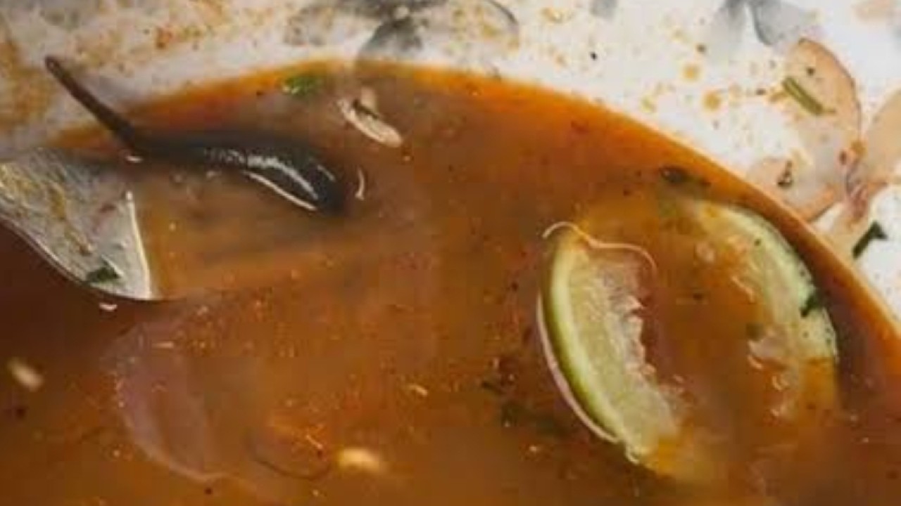 Penampakan lintah di mangkuk mie kuah/net