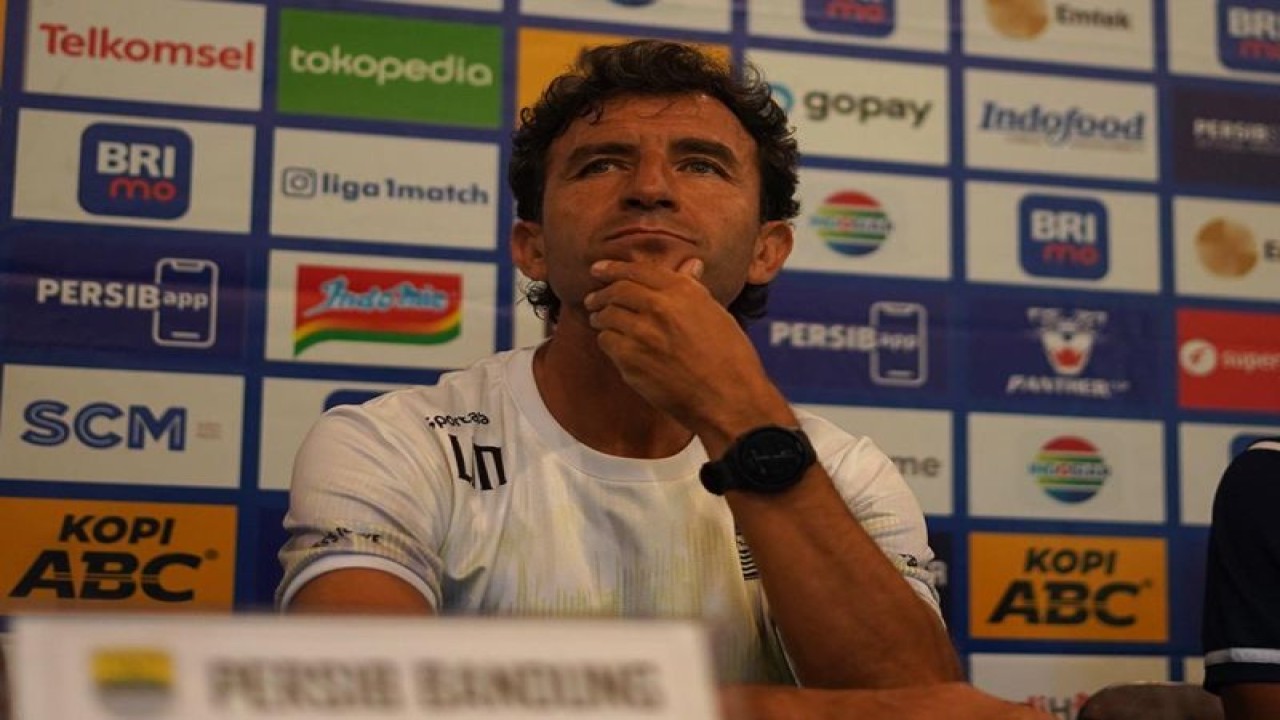 Pelatih Persib Bandung Luis Milla. (HO/Persib.co.id)