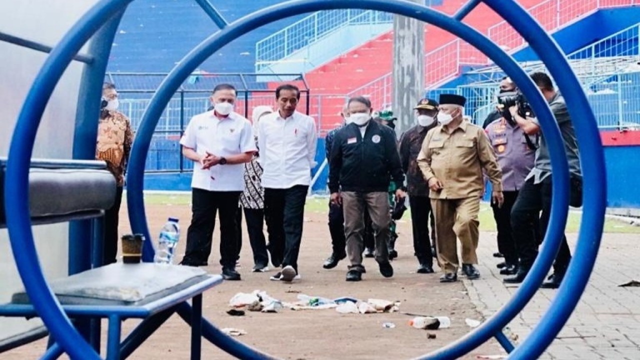 Menpora Dampingi Presiden Tinjau Stadion Kanjuruhan