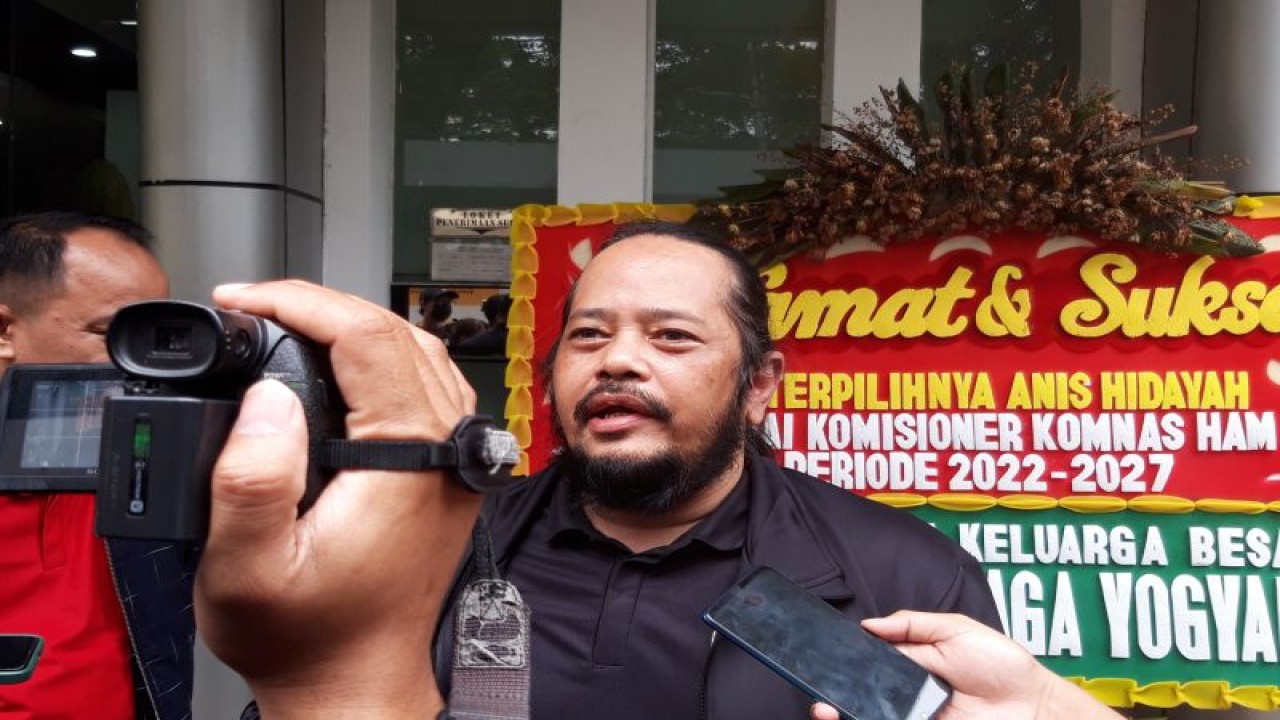 Ketua Umum PSTI Ignatius Indro saat diwawancarai awak media massa, di Jakarta, Senin (17/10/2022). ANTARA