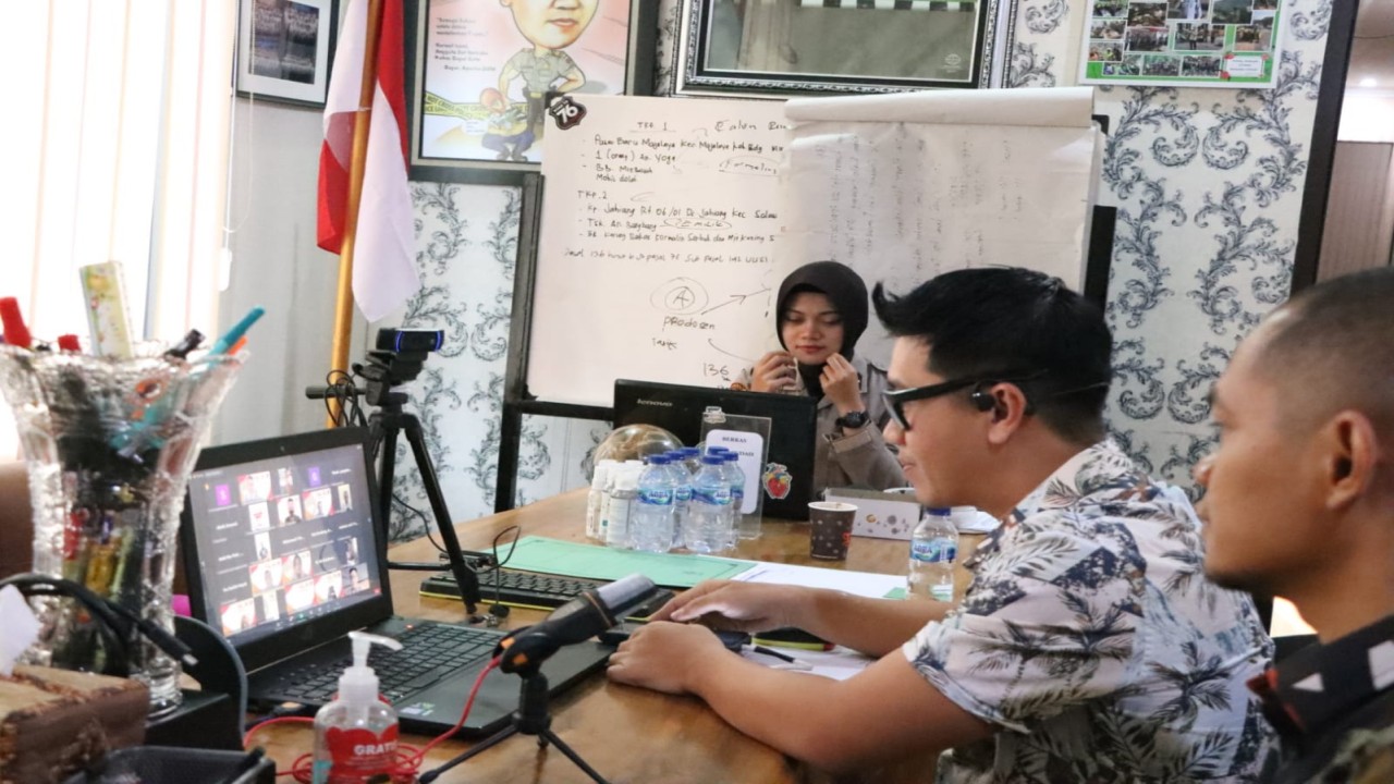 Polisi sosialisasi bahaya obat sirup