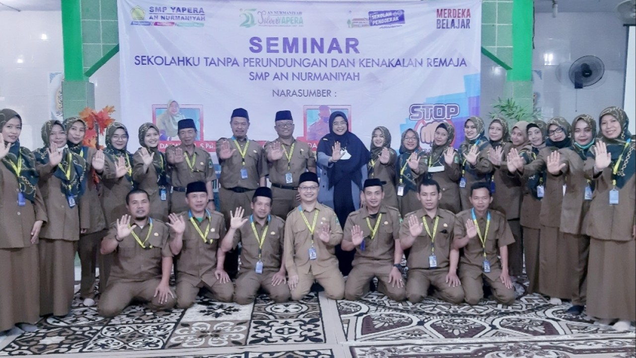 Para Guru SMP An Nurmaniyah (Yapera) Ciledug bersama Psikolog Sri Damayanti./Istimewa