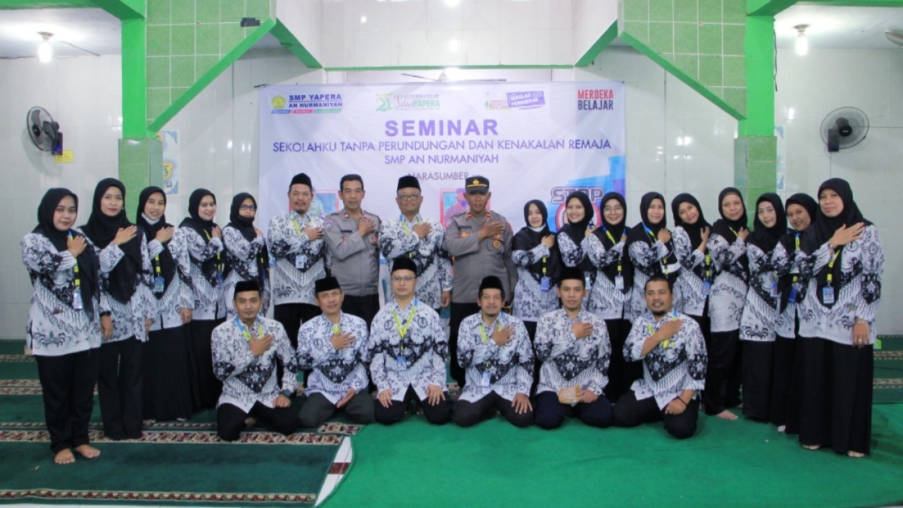 Jajaran Kepolisian Polsek Ciledug bersama Kepsek, Wakasek dan guru-guru SMP An Nurmaniyah Ciledug/istimewa