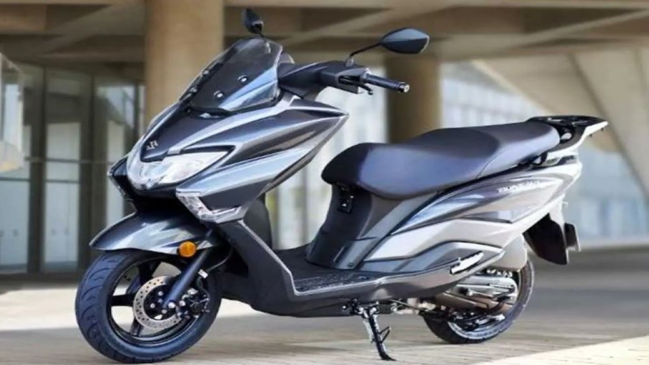 Suzuki Burgman Street 125EX. (RideApart)