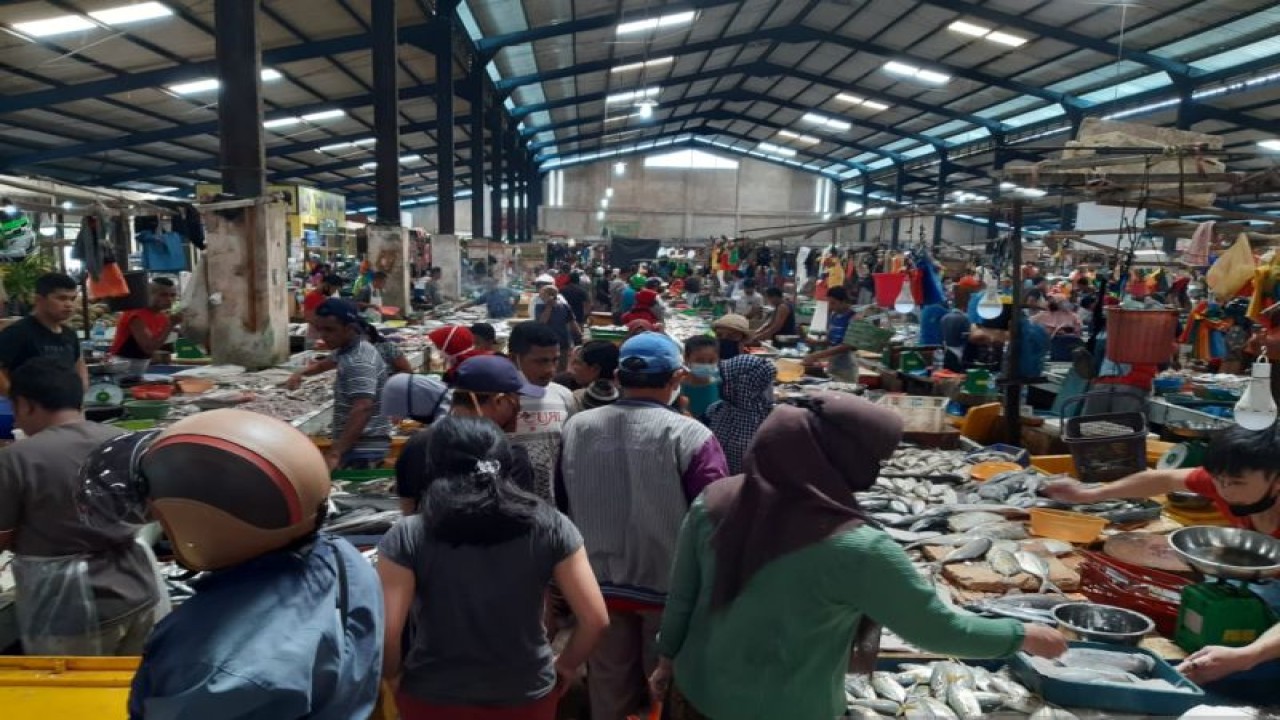 Aktivitas di Pasar Bintan Centre Kota Tanjungpinang, Kepulauan Riau.ANTARA/Nikolas Panama
