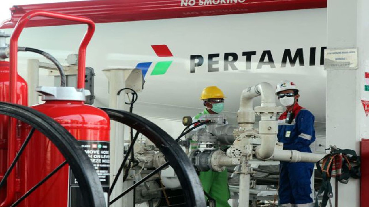 Aktivitas petugas Pertamina. ANTARA/Pertamina Patra Niaga regional Jatimbalinus