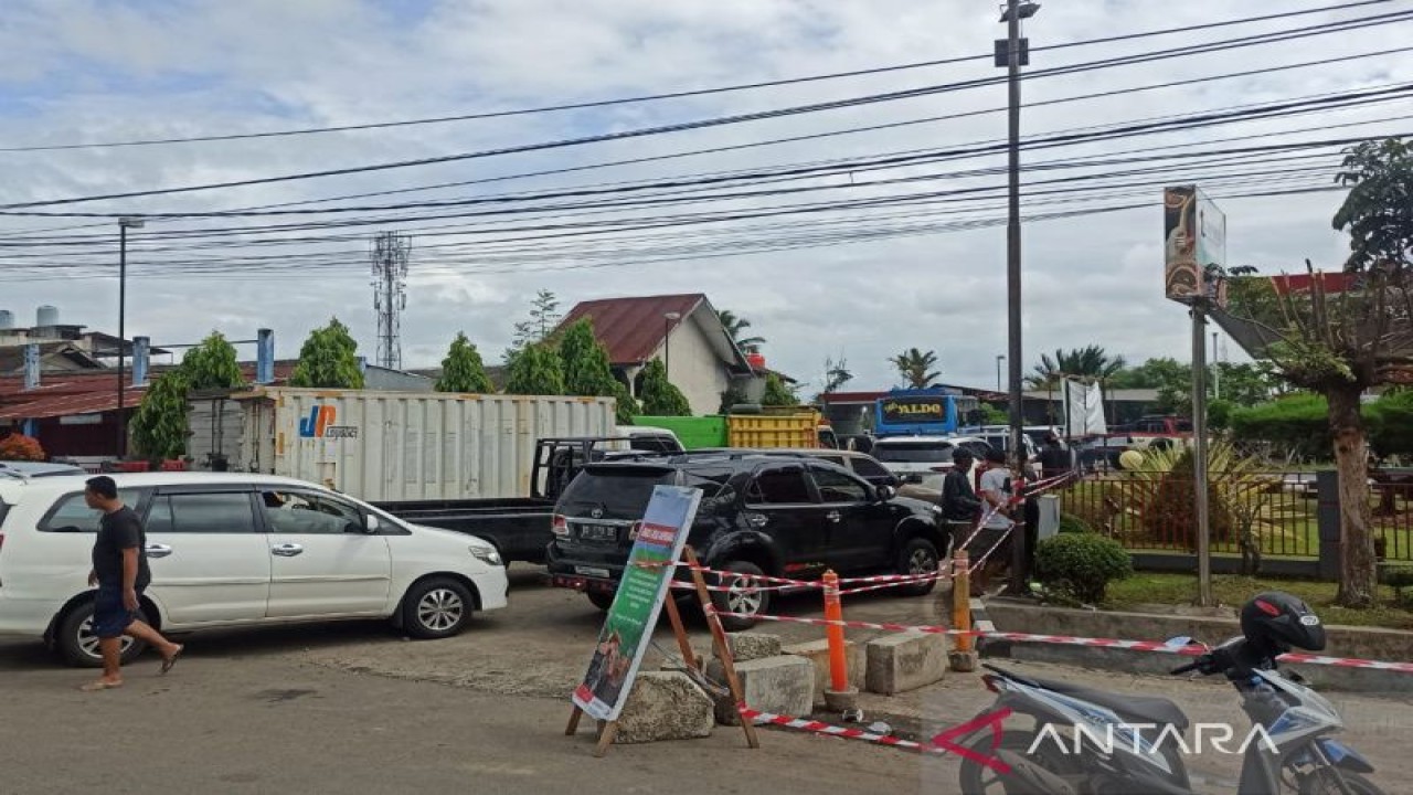 Antrian BBM subsidi di beberapa SPBU Kota Bengkulu. ANTARA/Anggi Mayasari