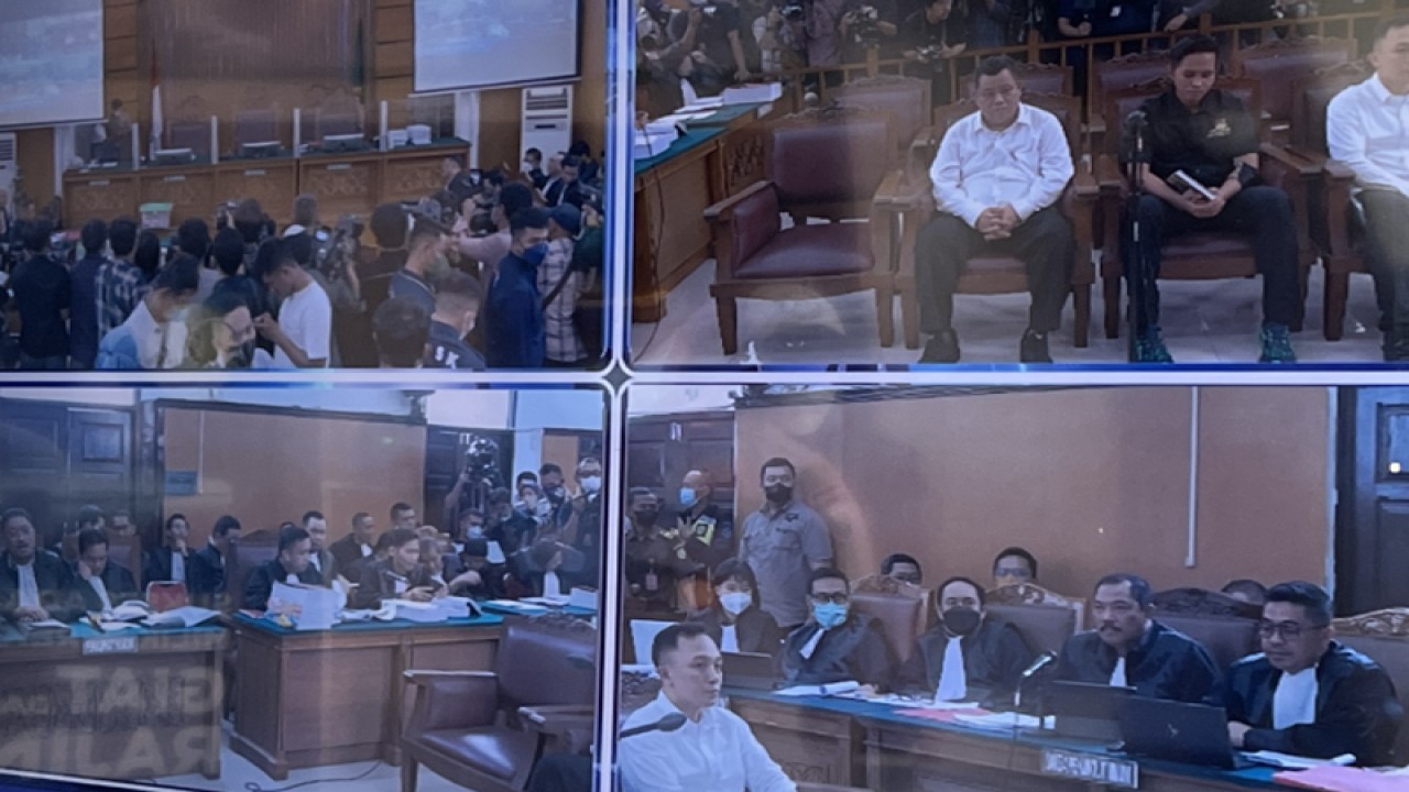 Suasana persidangan terkait pembunuhan Brigadir Nofriansyah Yosua Hutabarat (Brigadir J) bersama terdakwa Richard Eliezer (Bharada E), Kuat Maruf, dan Ricky Rizal (Bripka RR) di Pengadilan Negeri Jakarta, Jakarta, Senin (28/11/2022). ANTARA/Putu Indah Savitri